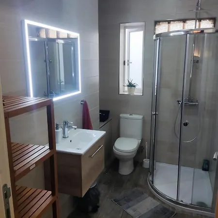 Rum i privatbostad Double Bedroom In St Julians In Shared House *