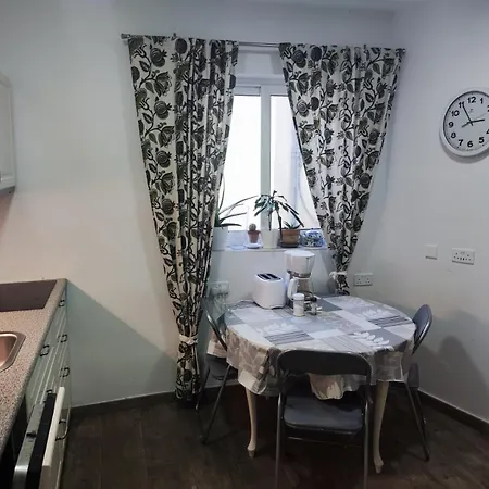 Double Bedroom In St Julians In Shared House