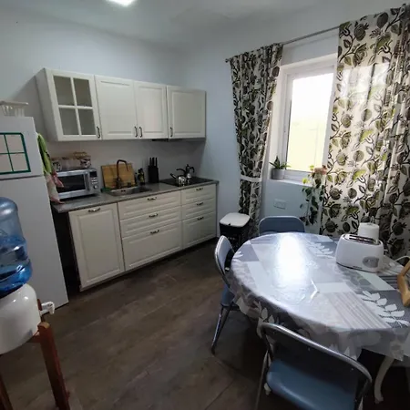 Rum i privatbostad Double Bedroom In St Julians In Shared House *