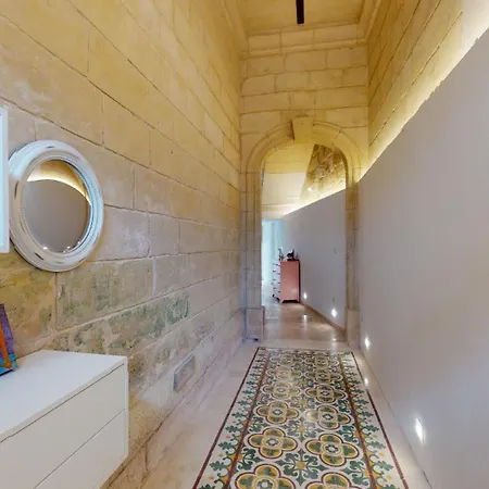 Double Bedroom In St Julians In Shared House Habitación en casa particular *