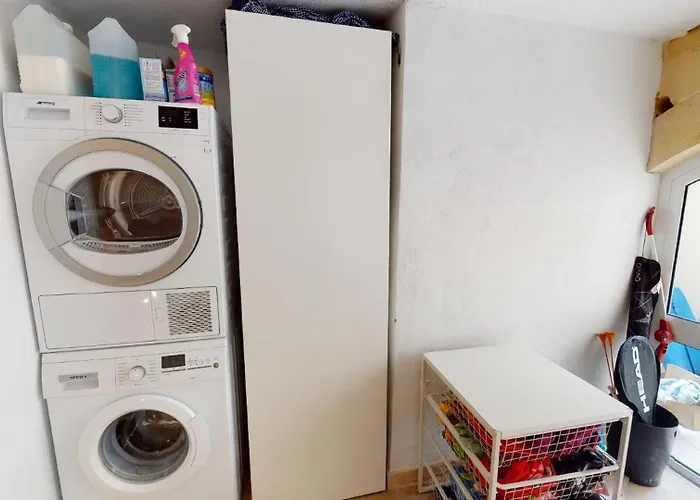 Double Bedroom In St Julians In Shared House Homestay *