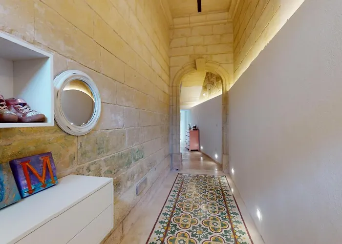 Double Bedroom In St Julians In Shared House Homestay *