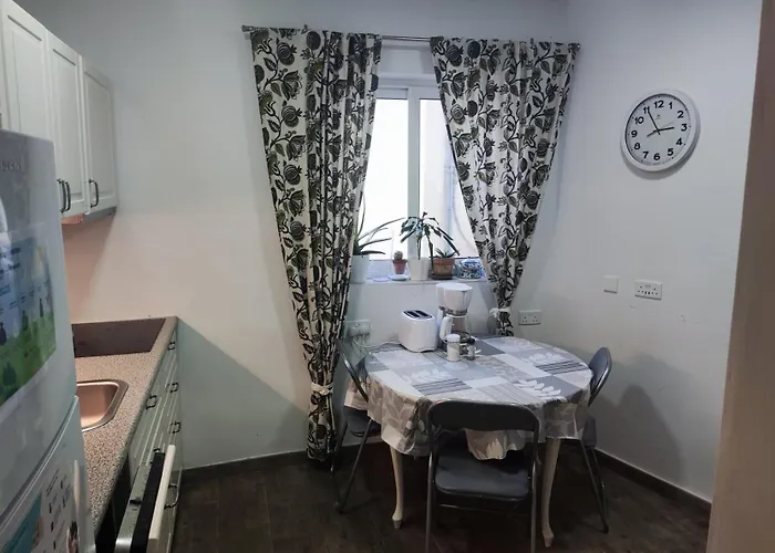 Double Bedroom In St Julians In Shared House