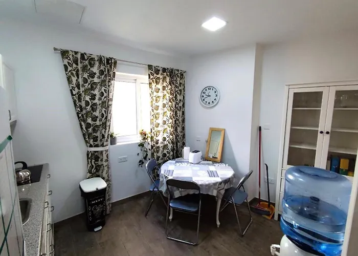 Double Bedroom In St Julians In Shared House *