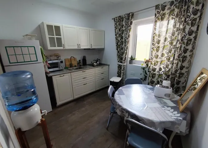 Homestay Double Bedroom In St Julians In Shared House *