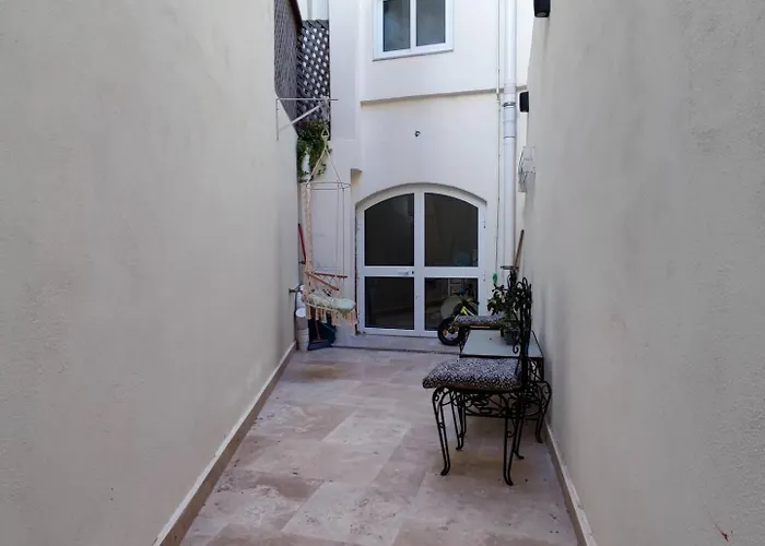 Double Bedroom In St Julians In Shared House *